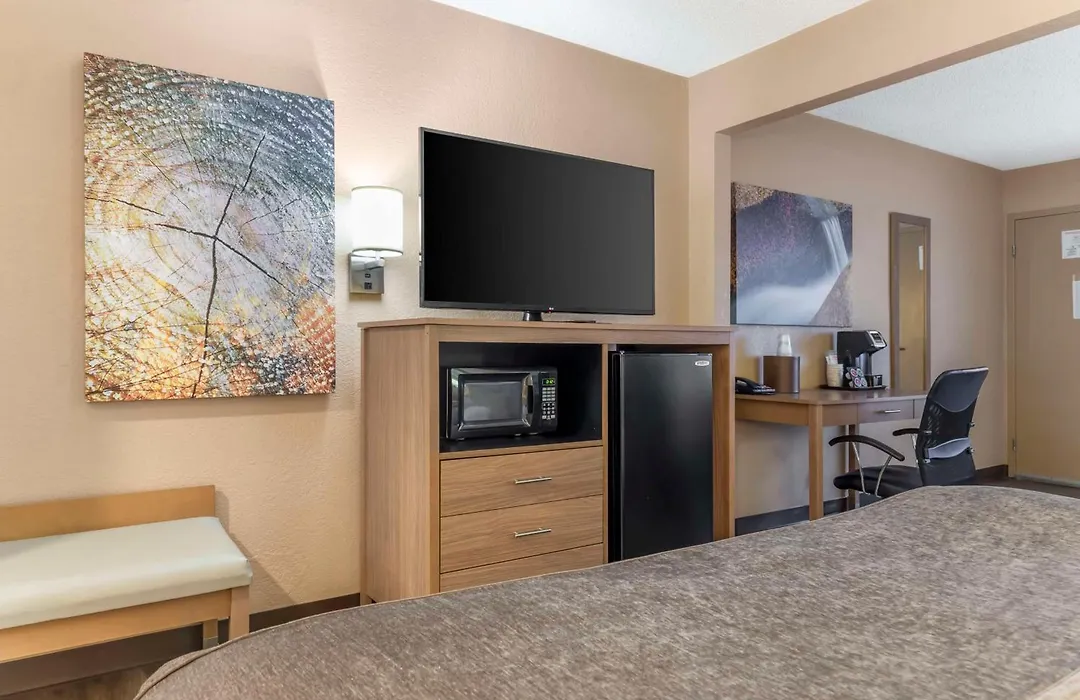 Best Western Plus Landing View Inn & Suites-1