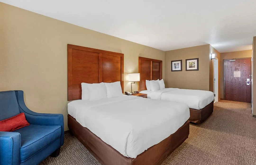 Comfort Inn & Suites-1