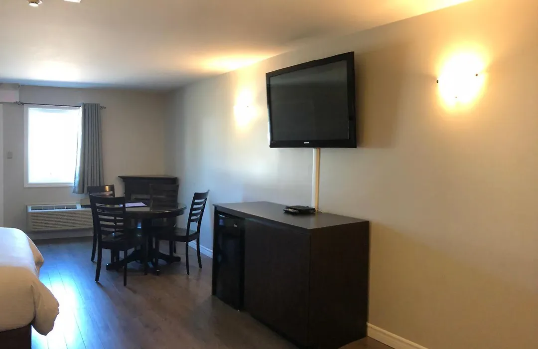 Kow'S Inn-1