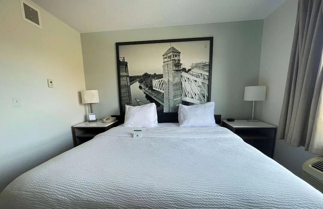 Super 8 By Wyndham Peterborough-1