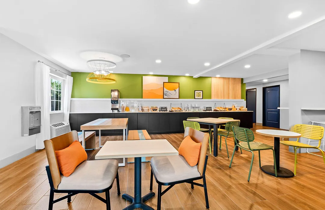 Spark By Hilton Modesto-1