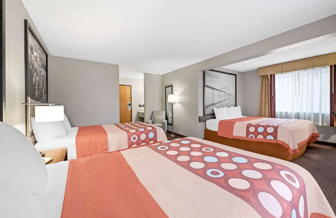 Super 8 By Wyndham Waverly-1