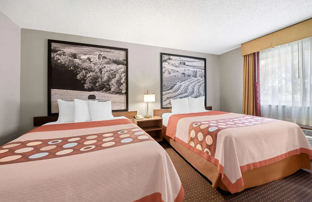 Super 8 By Wyndham Waverly-1