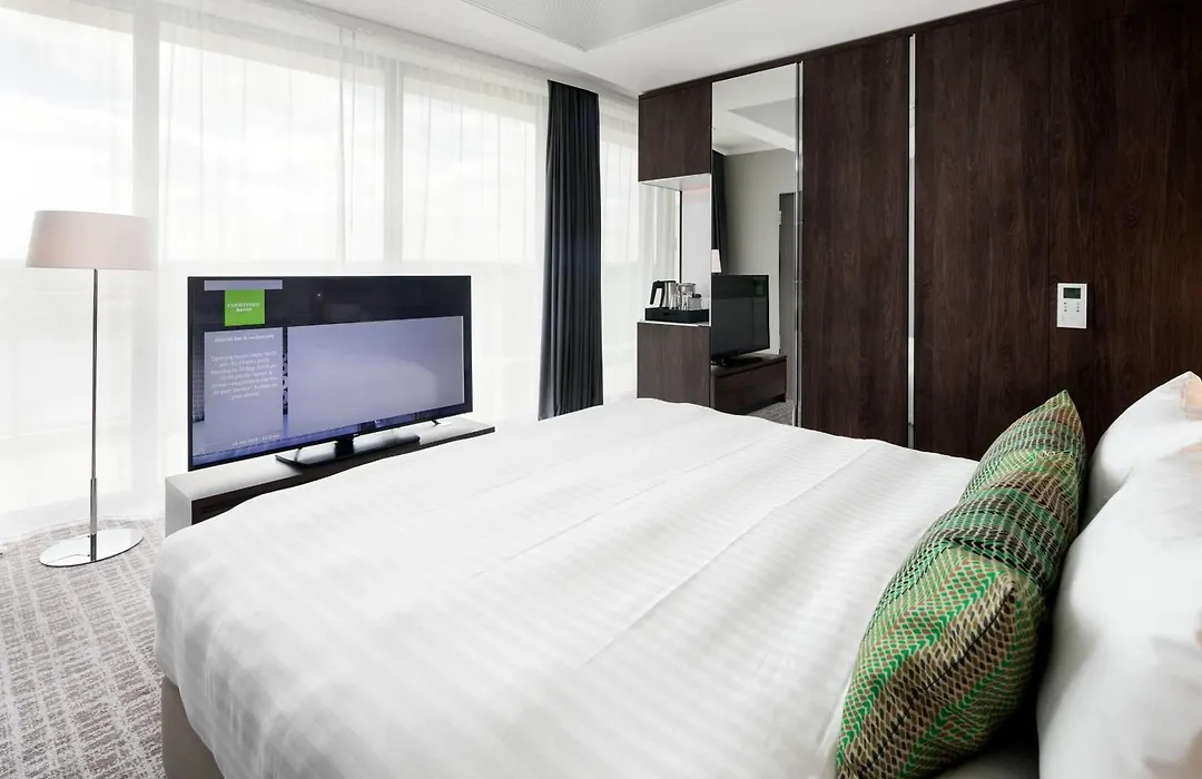 Courtyard By Marriott Wolfsburg-1