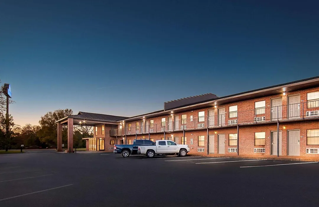 Days Inn By Wyndham Brownsville-1