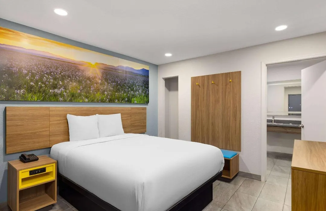 Days-Inn By Wyndham Bakersfield-1