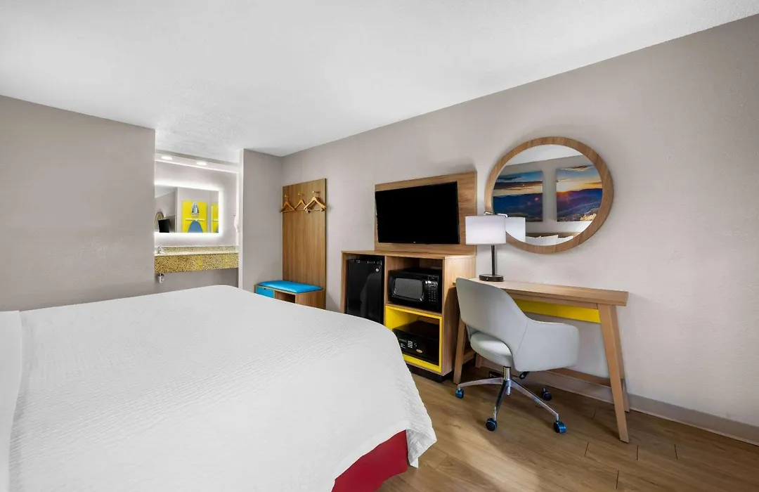 Days Inn By Wyndham Raleigh Midtown-1