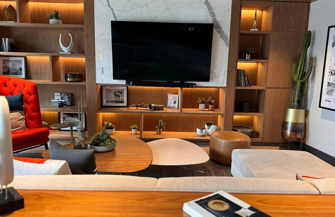 Wallace Luxurious-1