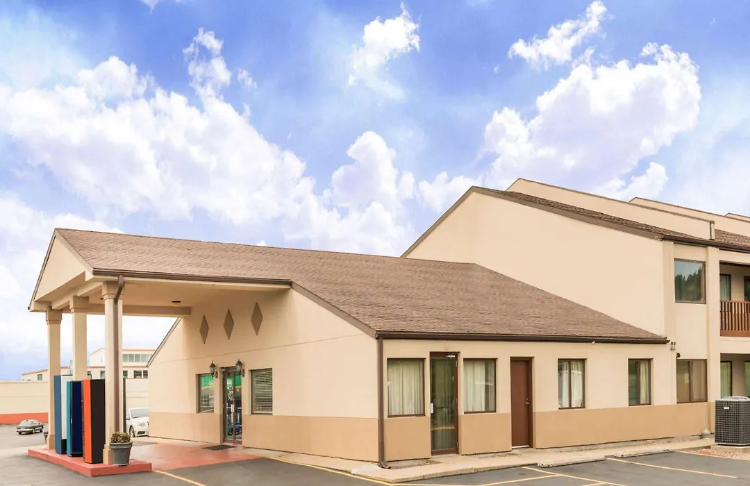 Days Inn By Wyndham Hannibal-1