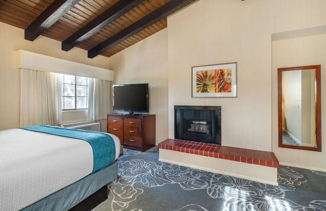 Best Western Plus Carpinteria Inn-1