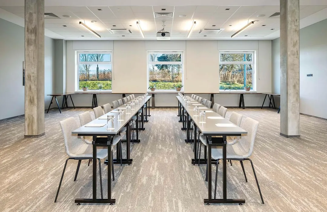 Park Inn By Radisson Vilnius Airport Hotel & Conference Centre-1