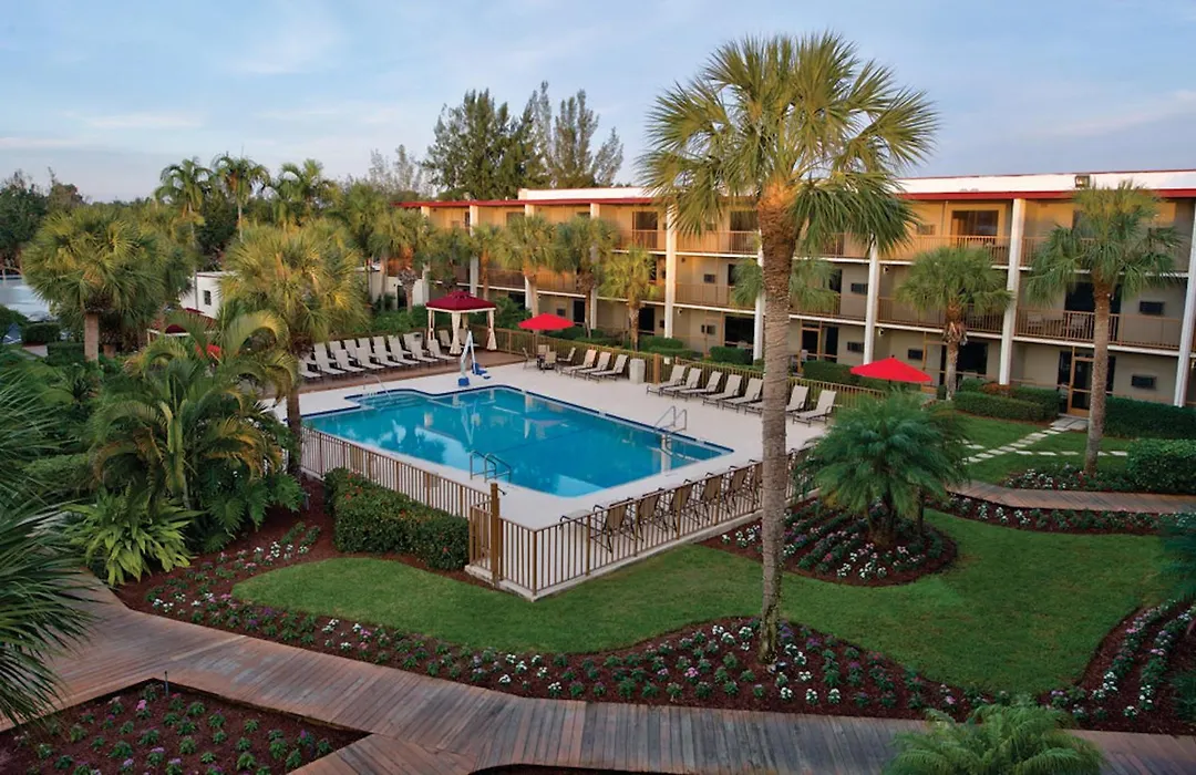 Red Roof Inn Plus+ & Suites Naples Downtown-5Th Ave S-1