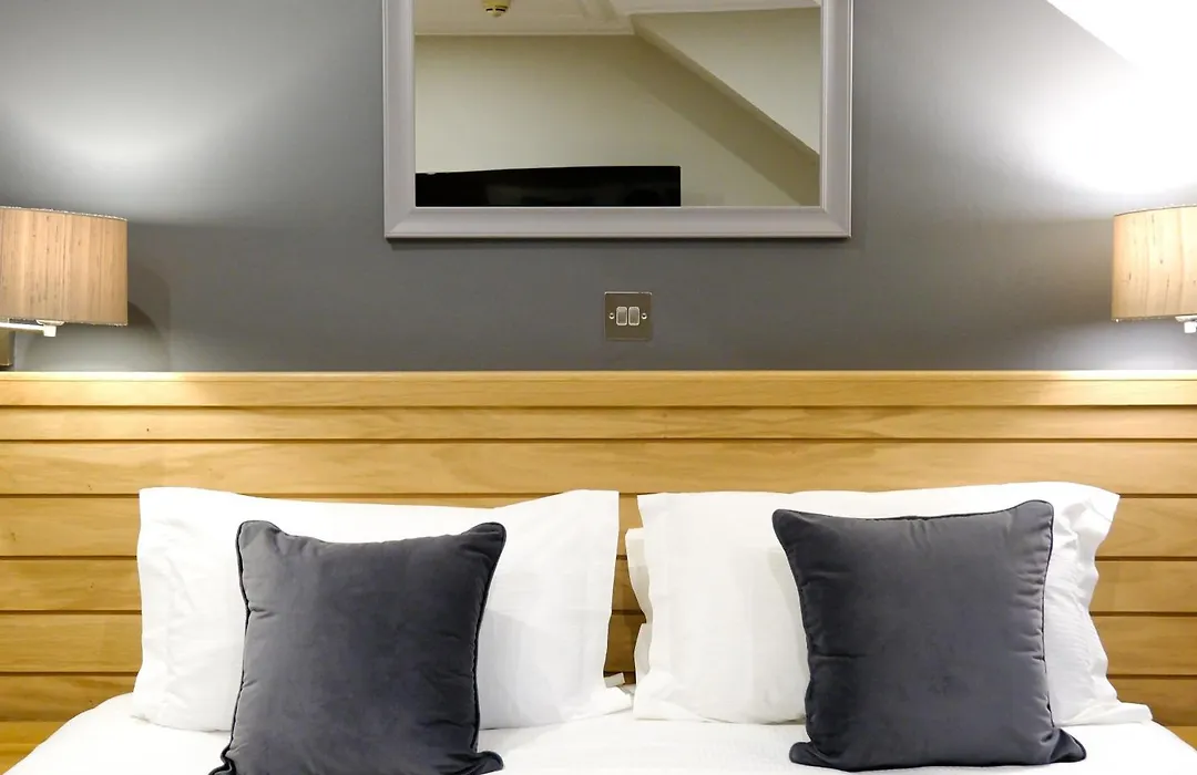 Glen Mhor Hotel At Uile-Bheist 'Brewstillery'-1