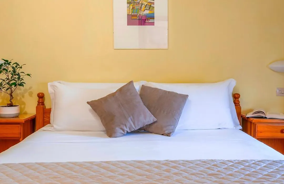 Hotel Iris-1