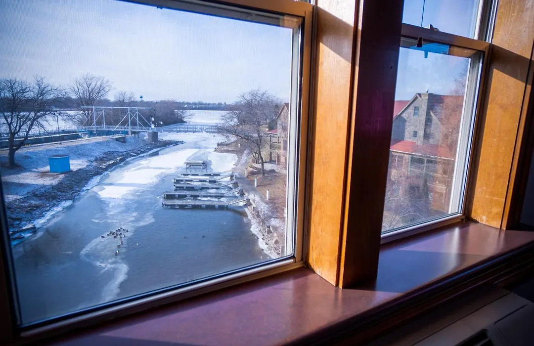Nuk'S Executive Suites-1