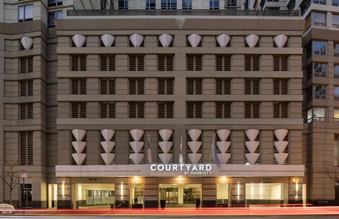 Courtyard By Marriott Chicago Downtown/River North-1