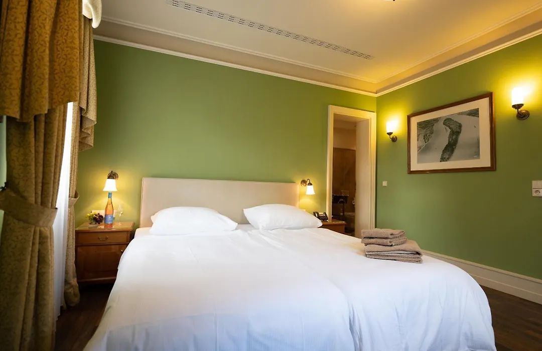 Gutshotel Weingut Schloss Reinhartshausen-1