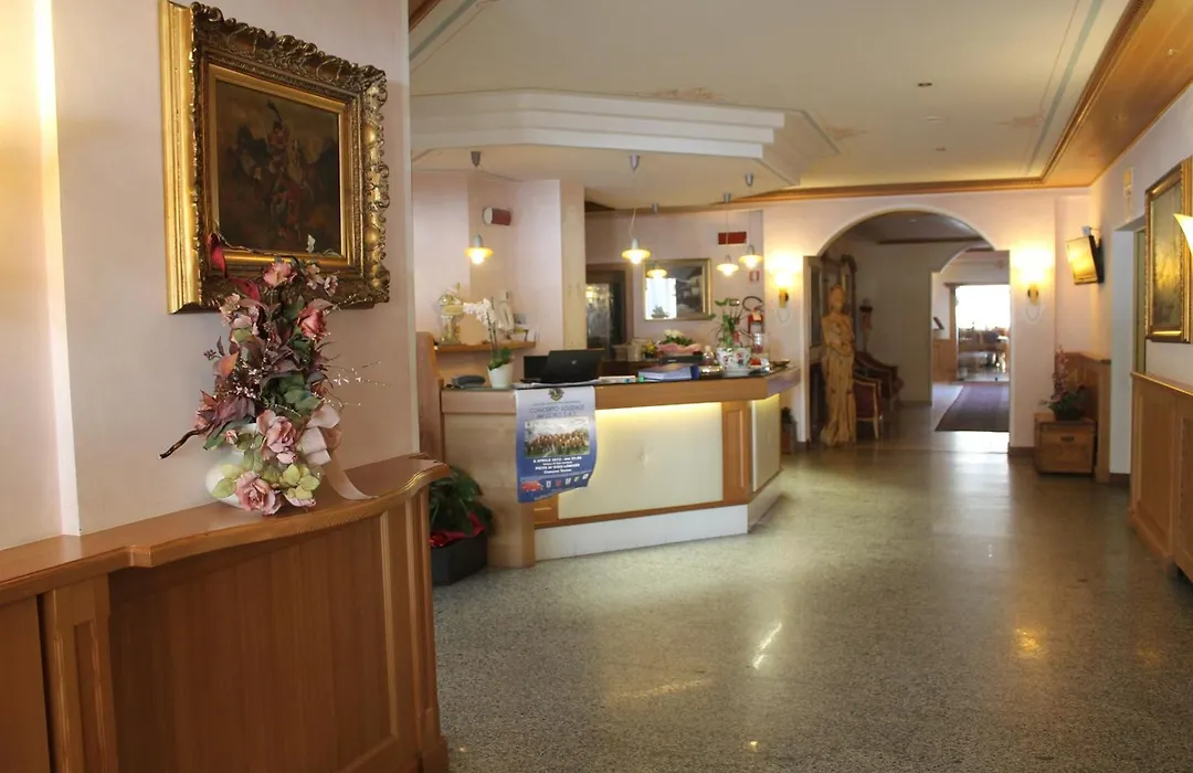 Hotel Canada-1