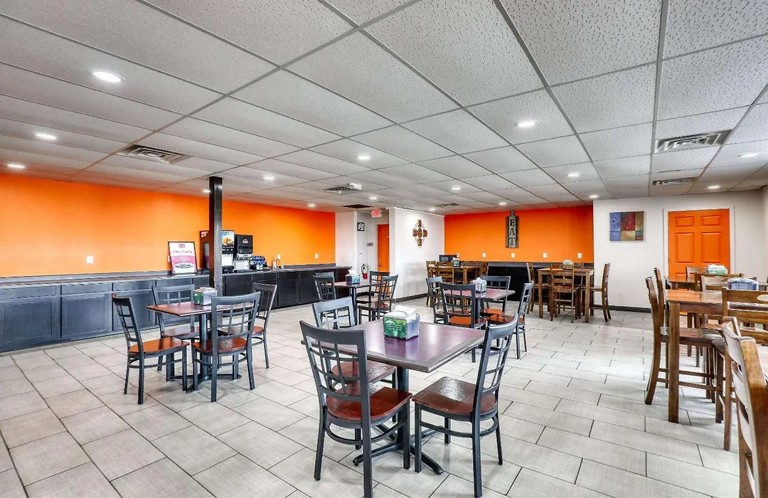 Econo Lodge Neenah-1