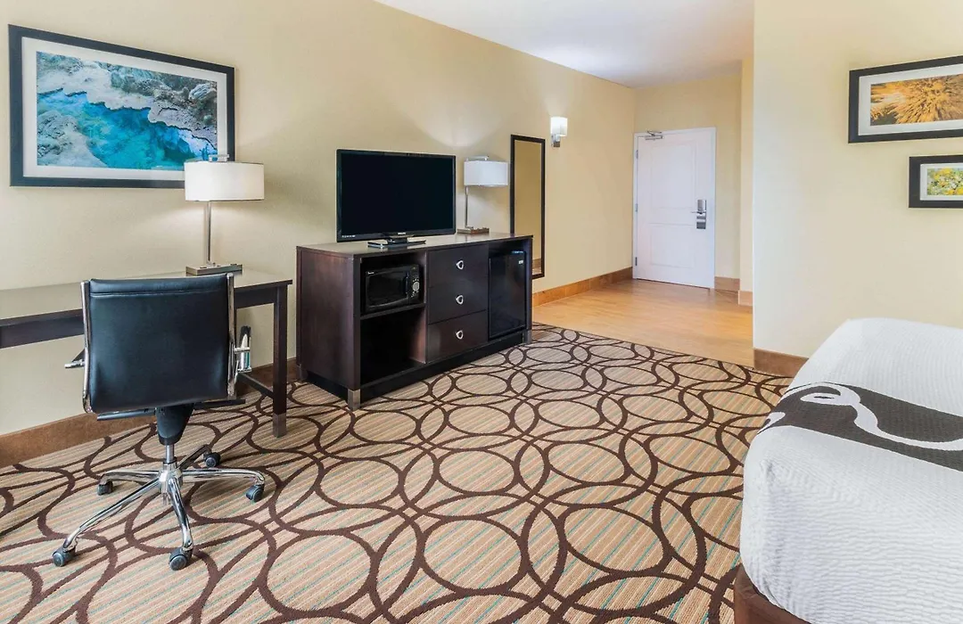 La Quinta By Wyndham Carlsbad-1