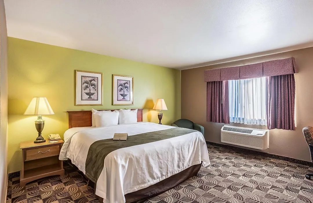 Quality Inn & Suites Hannibal West-1
