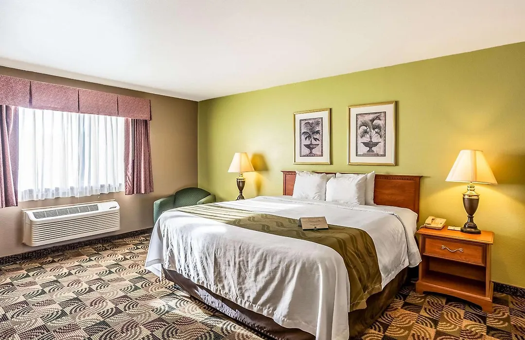 Quality Inn & Suites Hannibal West-1