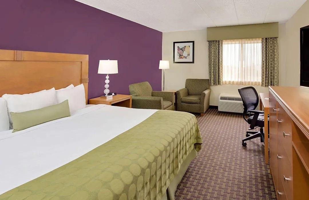 Ramada By Wyndham Marquette-1