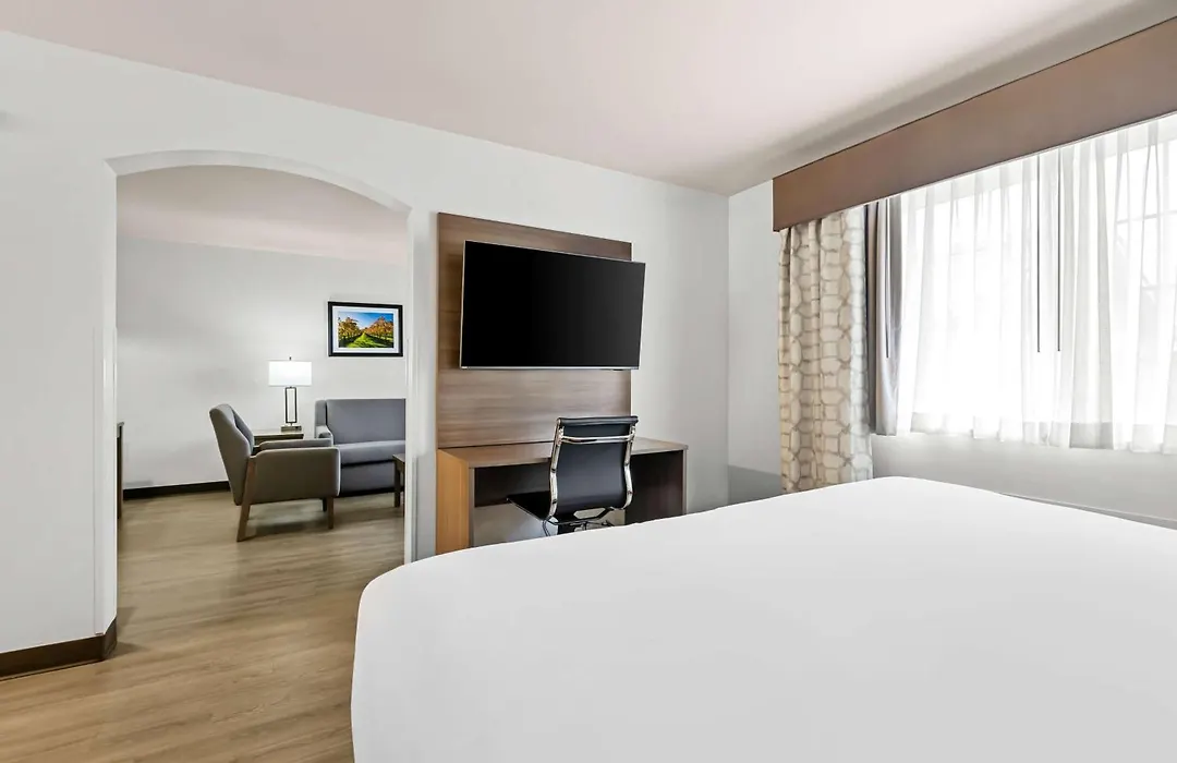 Best Western Plus Caldwell Inn & Suites-1