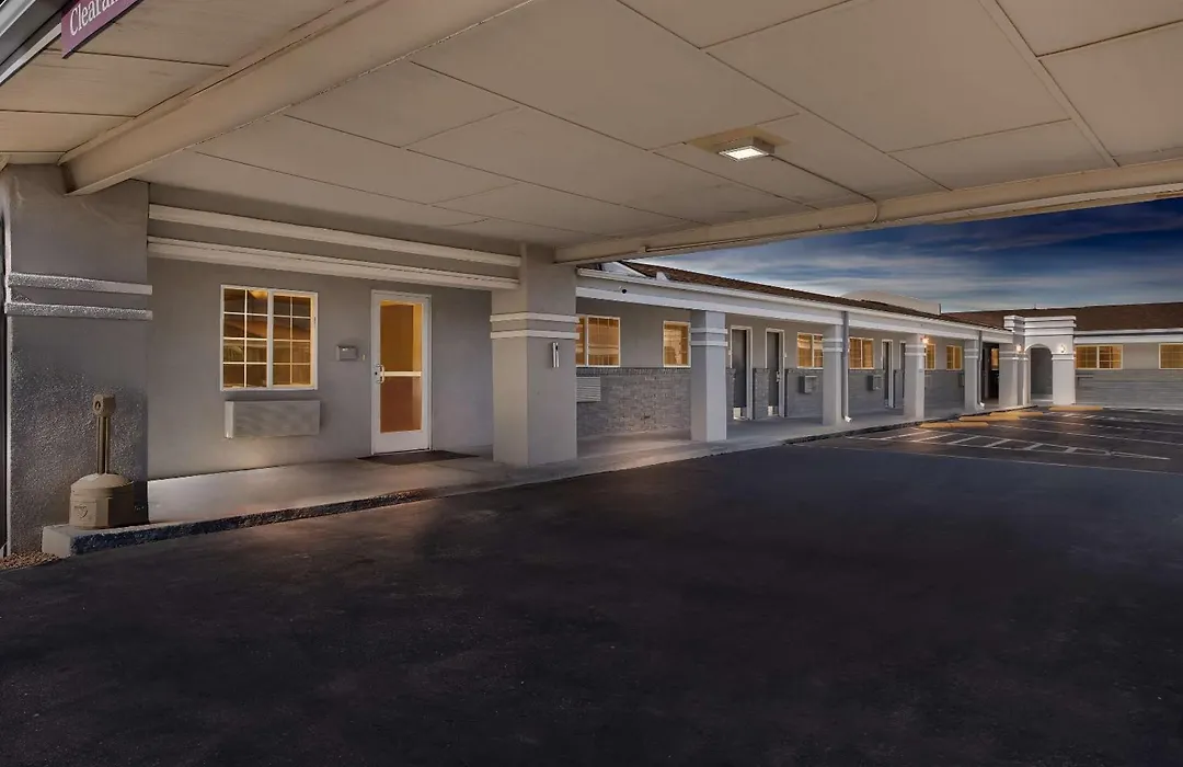 Econo Lodge Inn & Suites Santa Rosa-1