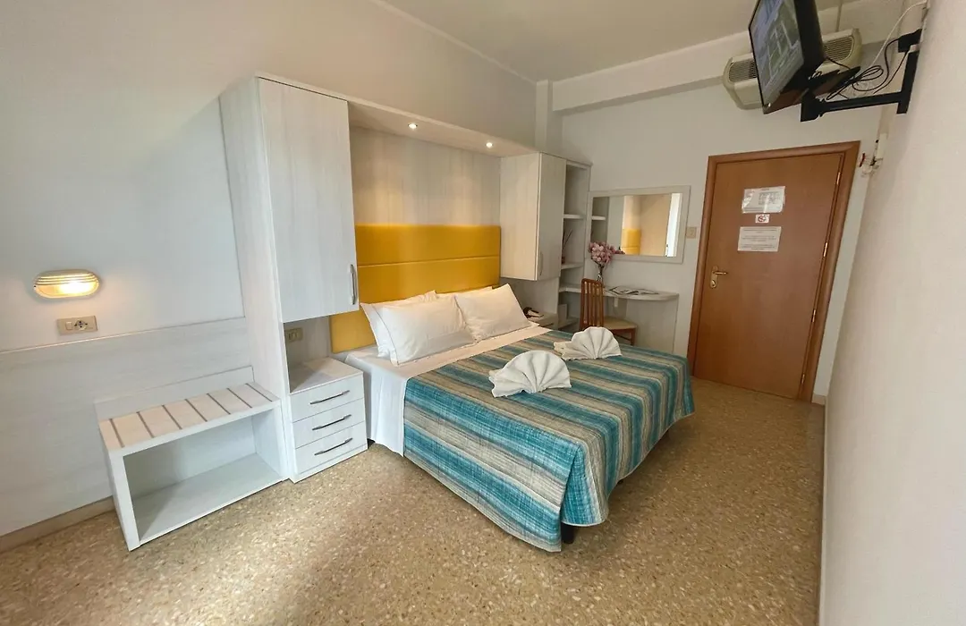 Hotel Crystal - SPIAGGIA INCLUSA con pacchetti personalizzati-1