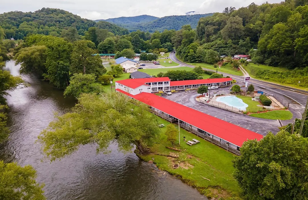 Lloyd'S On The River Country Inn By Oyo-1
