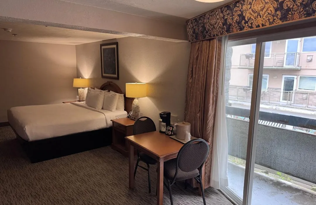 Promenade Inn & Suites Oceanfront-1