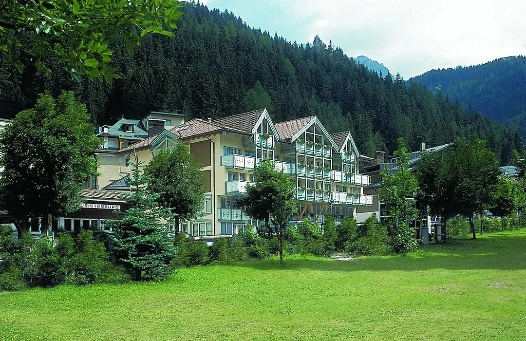Hotel Dolomiti Schloss-1