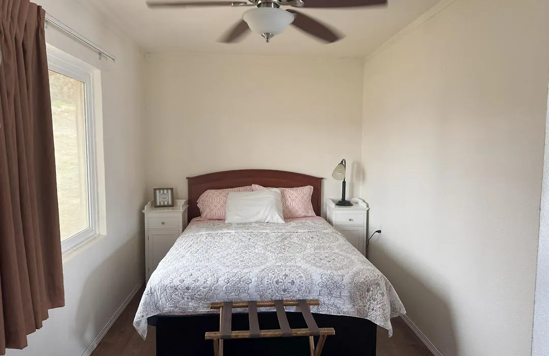 Lakeshore Lodge-1