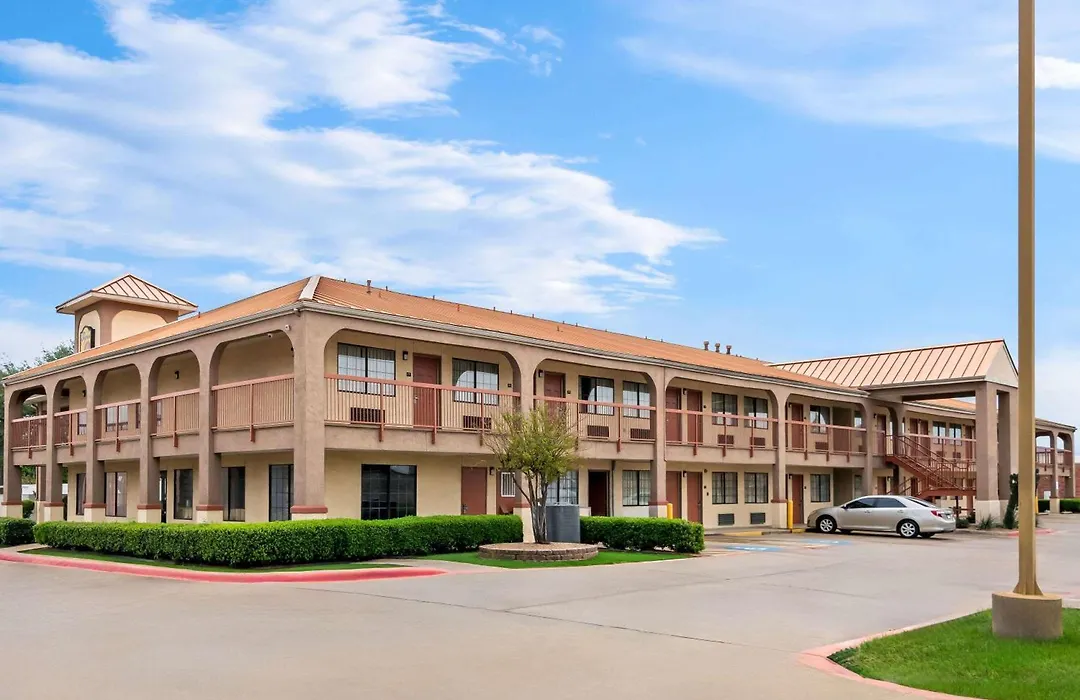 Super 8 By Wyndham Grand Prairie Southwest-1