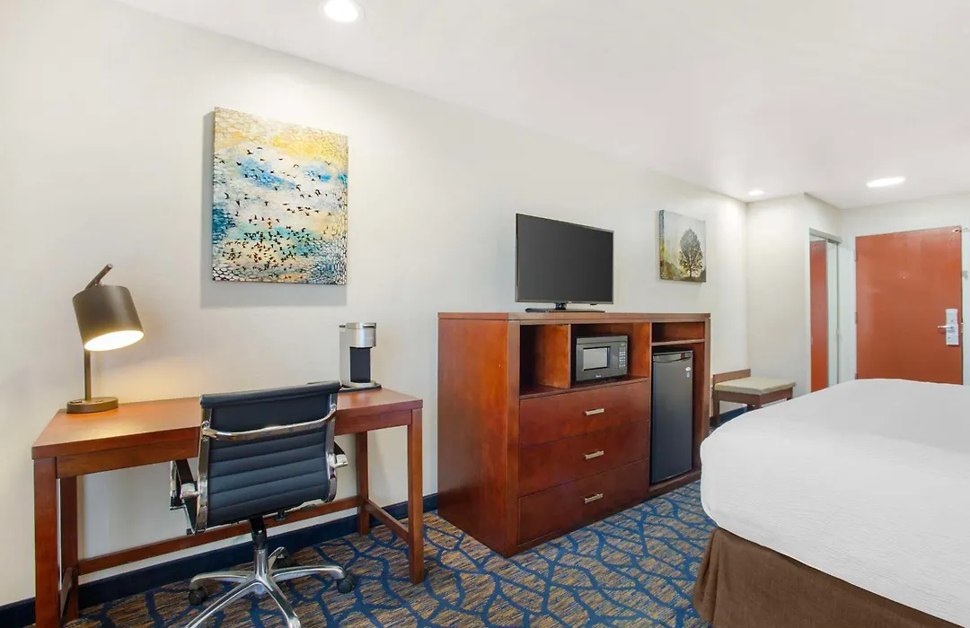 Best Western Plus Villa Del Lago Inn Patterson-1