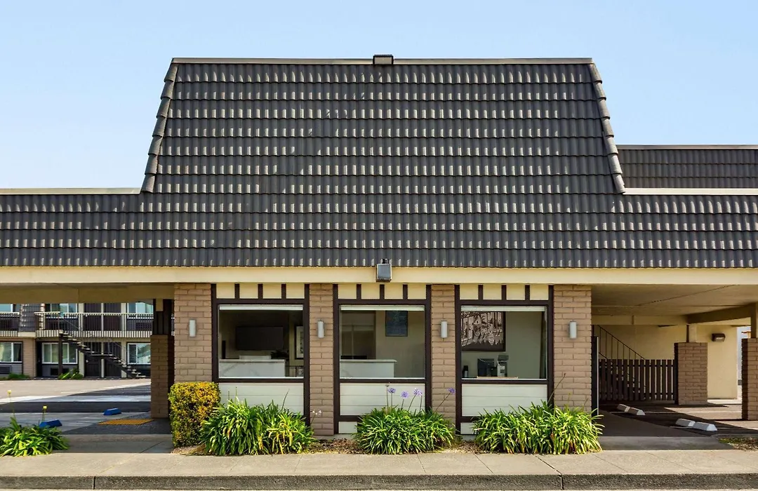 Super 8 By Wyndham Eureka-1