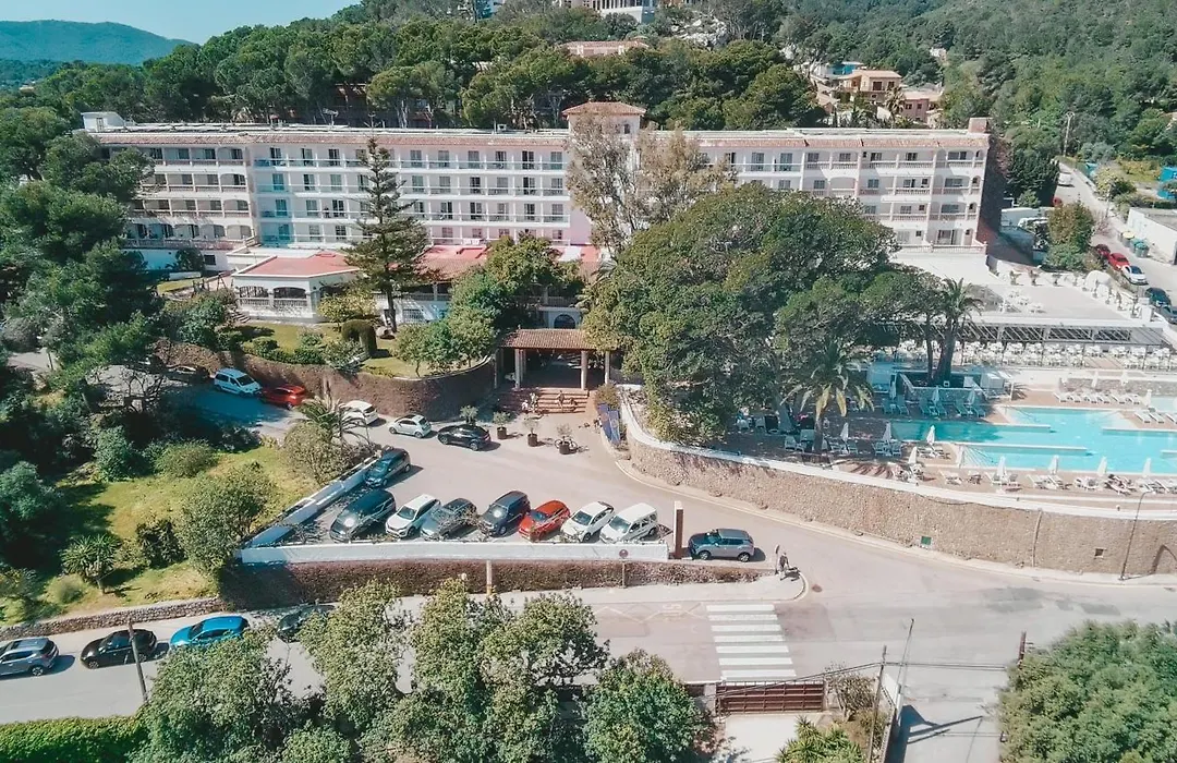 Hotel Na Taconera Sport & Relax-1