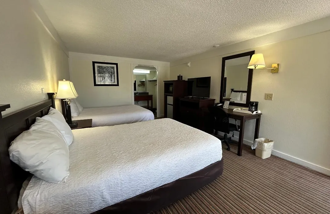 Knights Inn Somerset-1