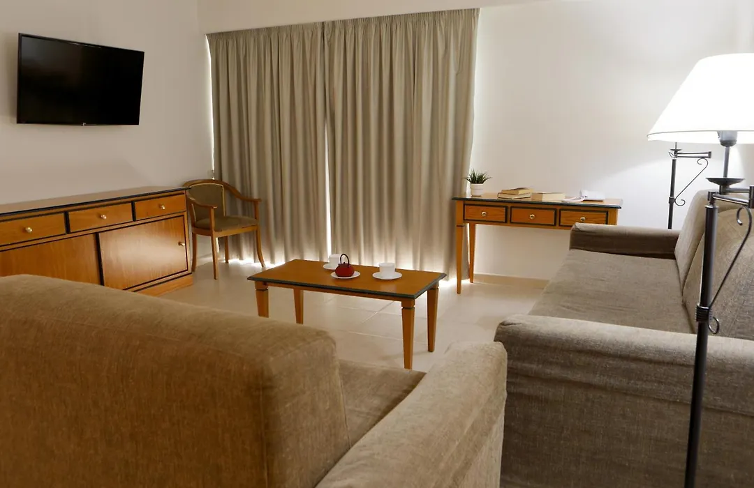 Hotel Apartamentos Pyr Fuengirola-1