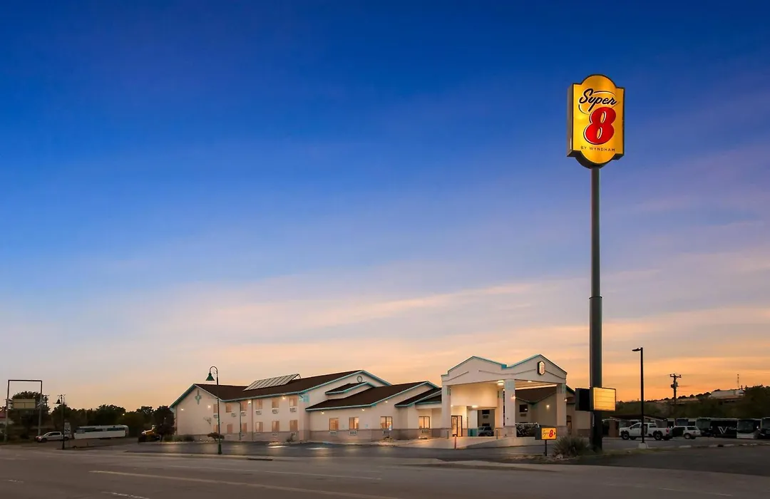 Super 8 By Wyndham Santa Rosa-1
