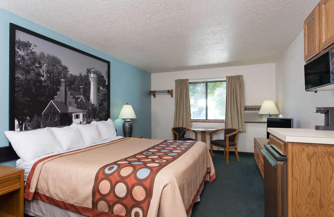 Super 8 By Wyndham Houghton Lake-1