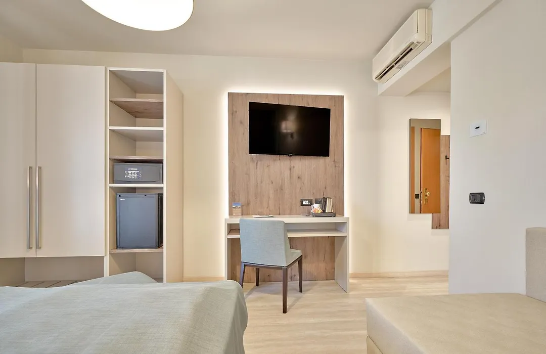 Hotel Bisesti ***S-1