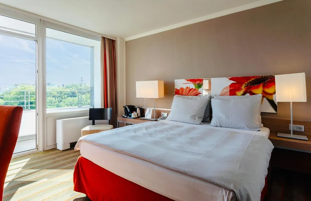 H4 Hotel Frankfurt Messe-1