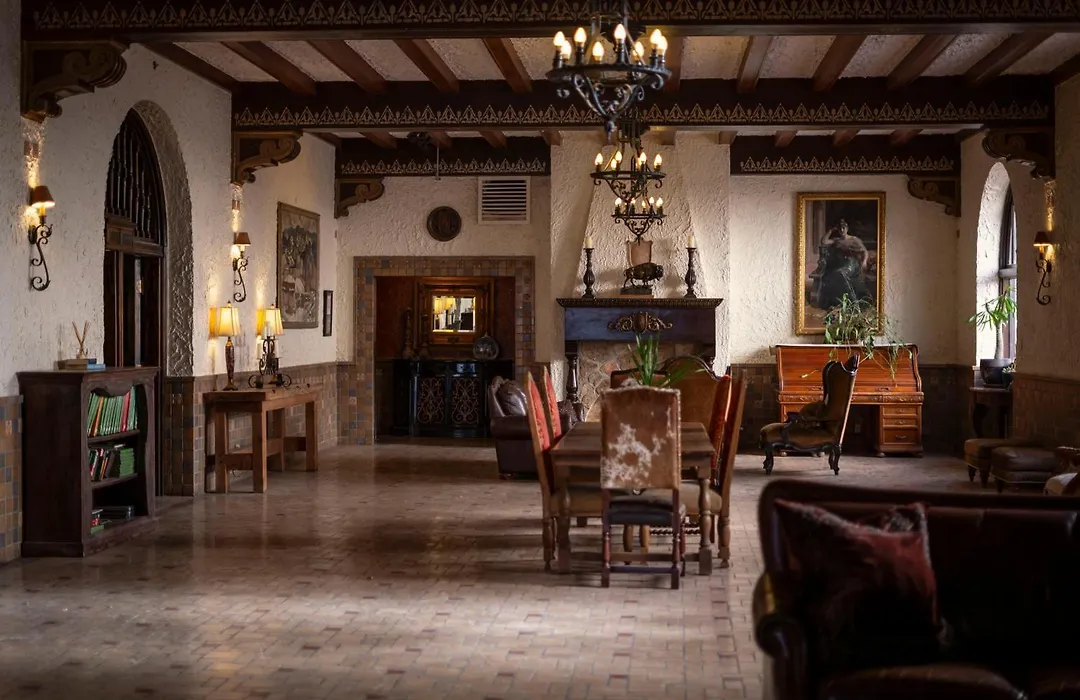 The Holland Hotel-1