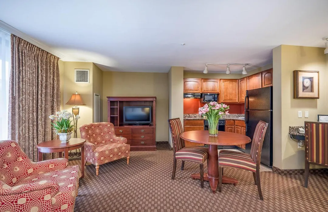 Clarion Collection Hotel Arlington Court Suites-1