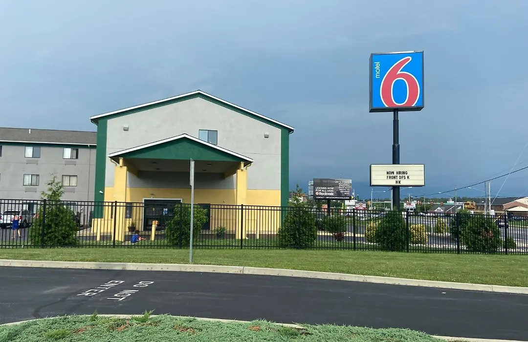 Motel 6 Lancaster-1