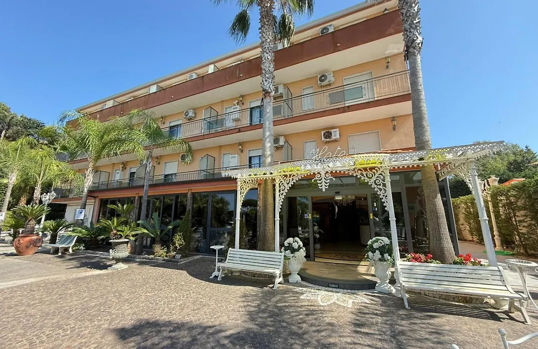 Hotel Happy Days-1