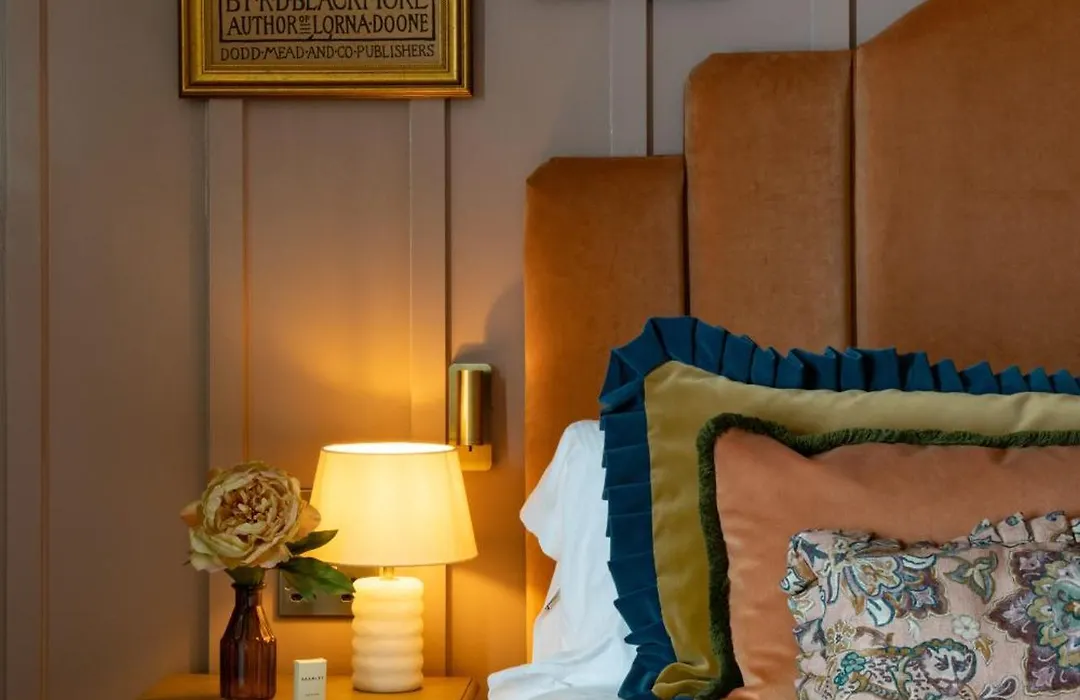 The Ragged Robin - A Heartwood Inn-1