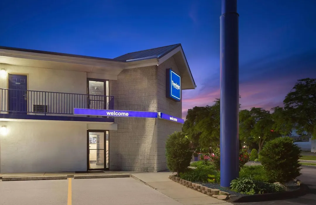 Travelodge By Wyndham Madison Heights Mi-1
